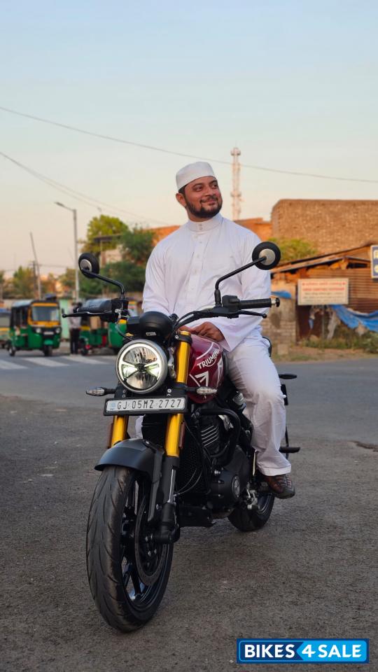 Red Black Triumph Speed 400