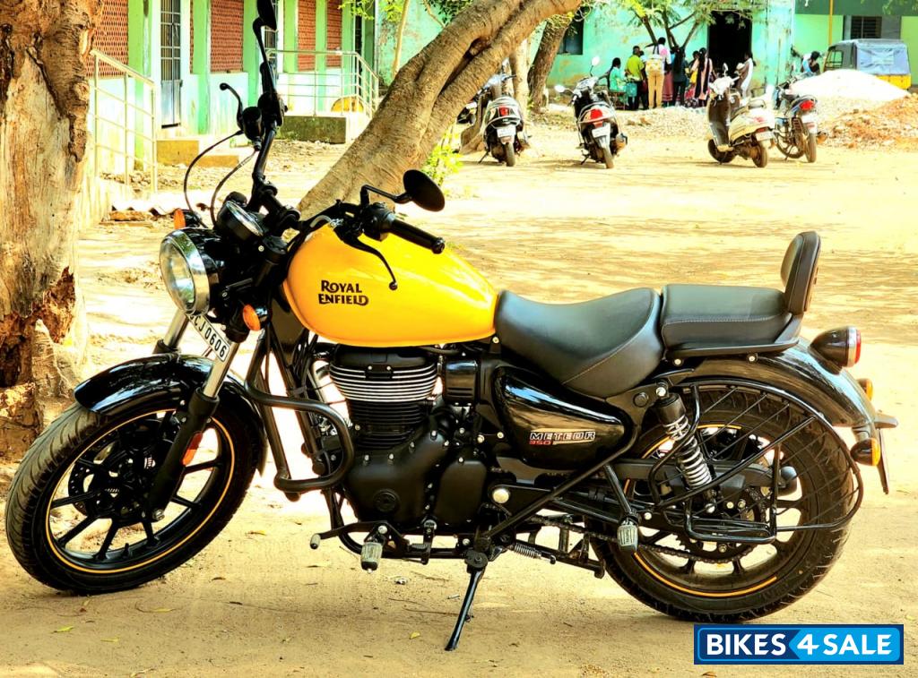 Yellow Royal Enfield 2022 Meteor 350