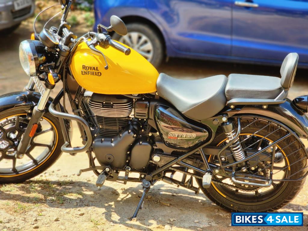 Yellow Royal Enfield 2022 Meteor 350