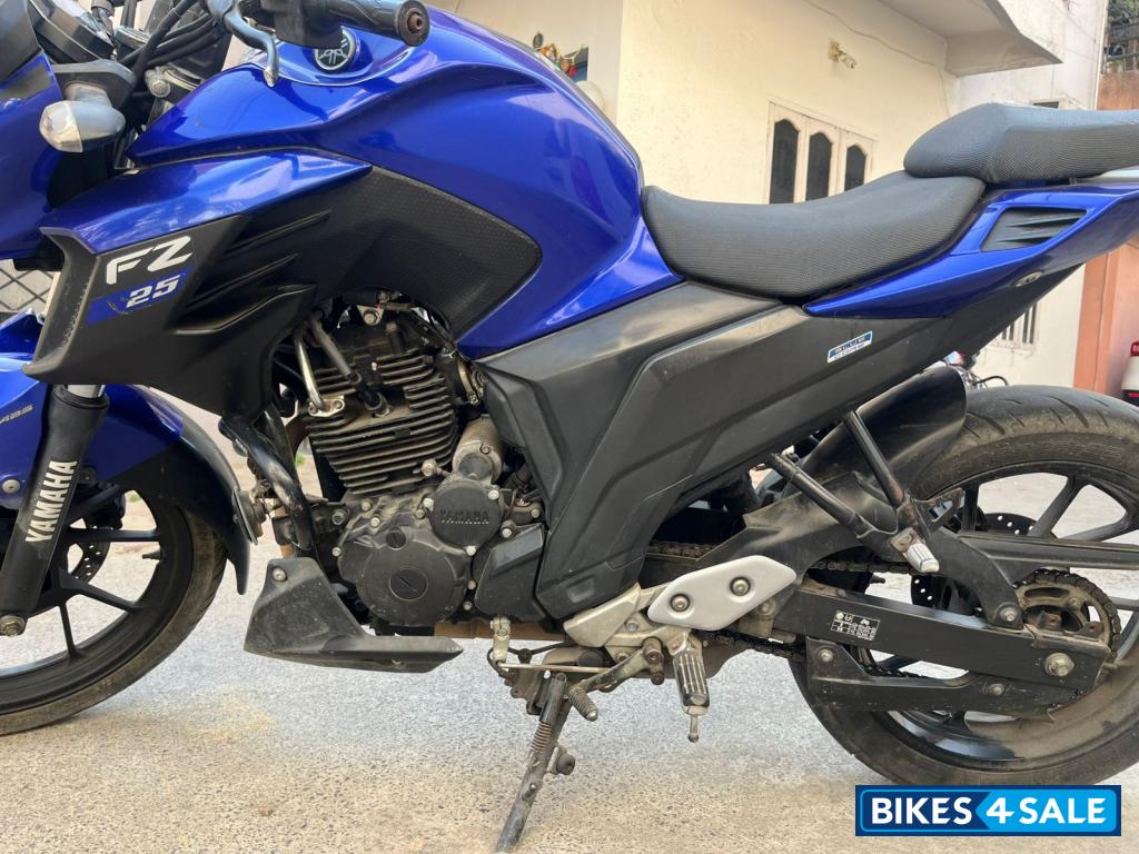 Blue Yamaha FZ25