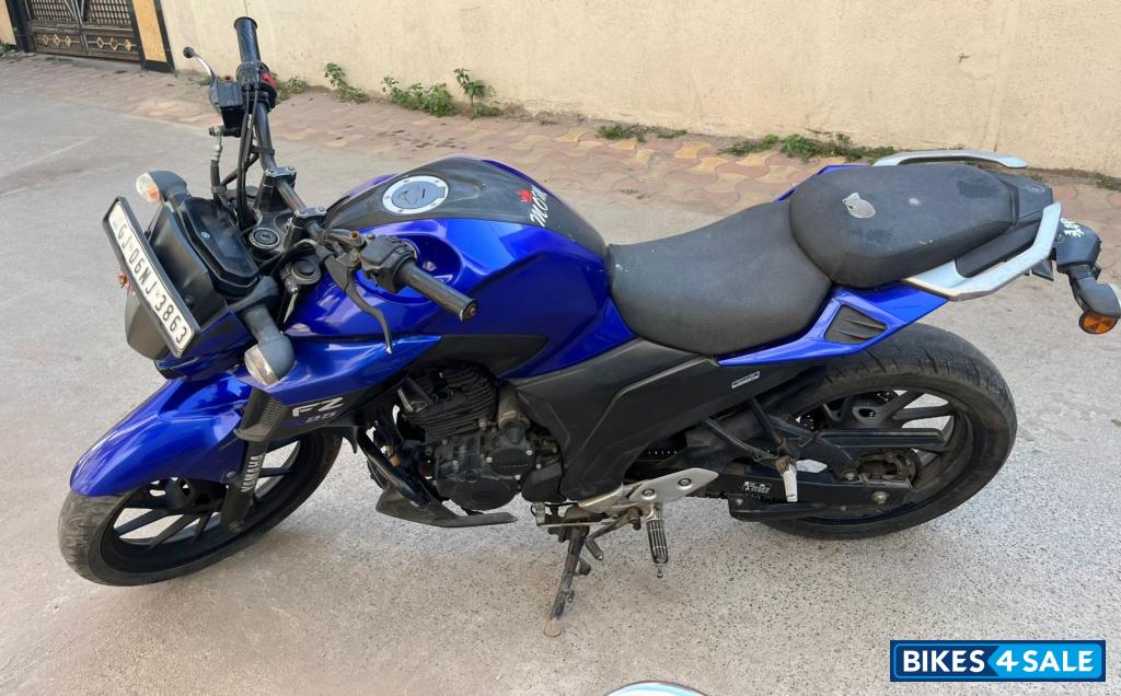 Blue Yamaha FZ25