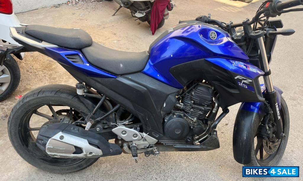 Blue Yamaha FZ25