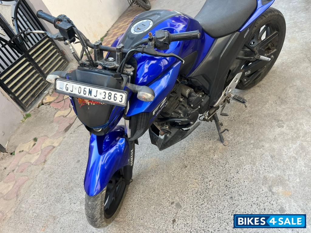 Blue Yamaha FZ25