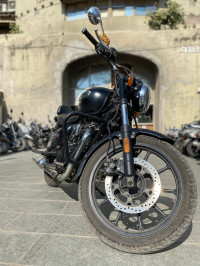 Royal Enfield Meteor 350 Stellar