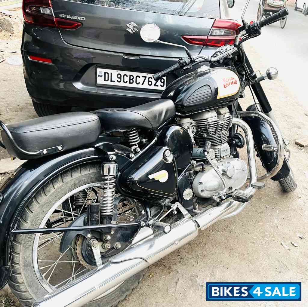 Black Royal Enfield Bullet 350