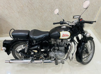 Black Royal Enfield Bullet 350