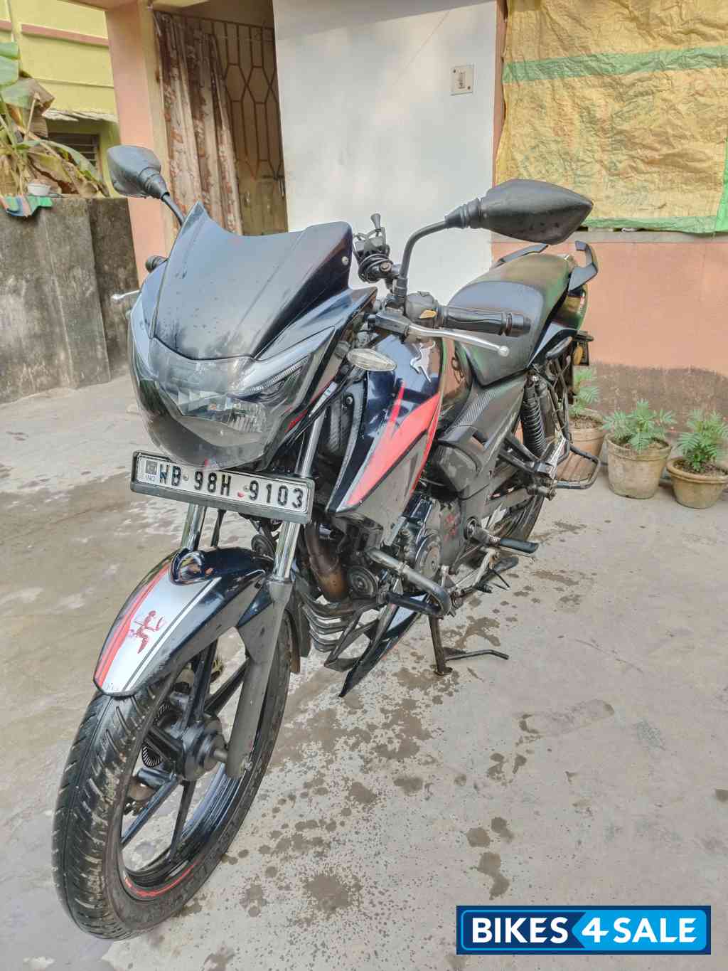 Black TVS Apache RTR 160 2020