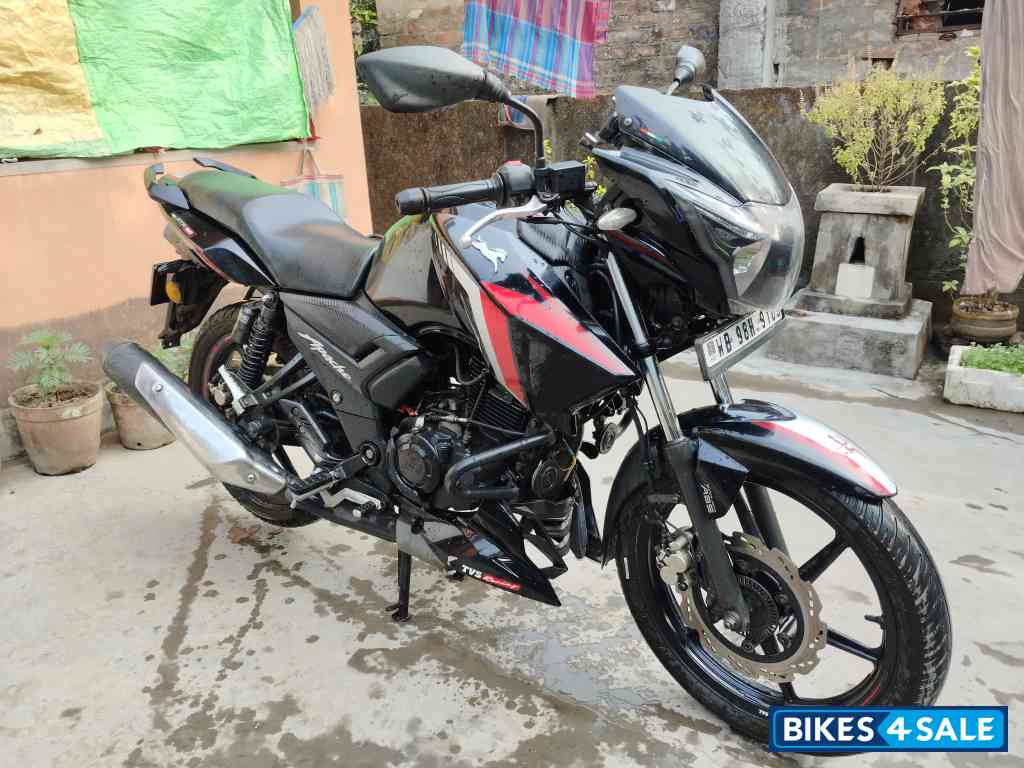 Black TVS Apache RTR 160 2020