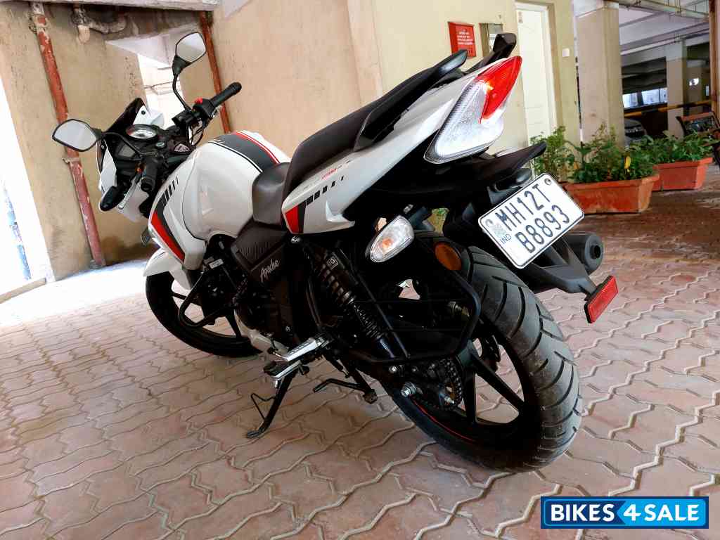 White TVS Apache RTR 160 BS VI