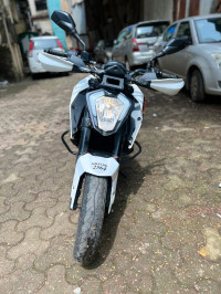 Ceramic White KTM Duke 250