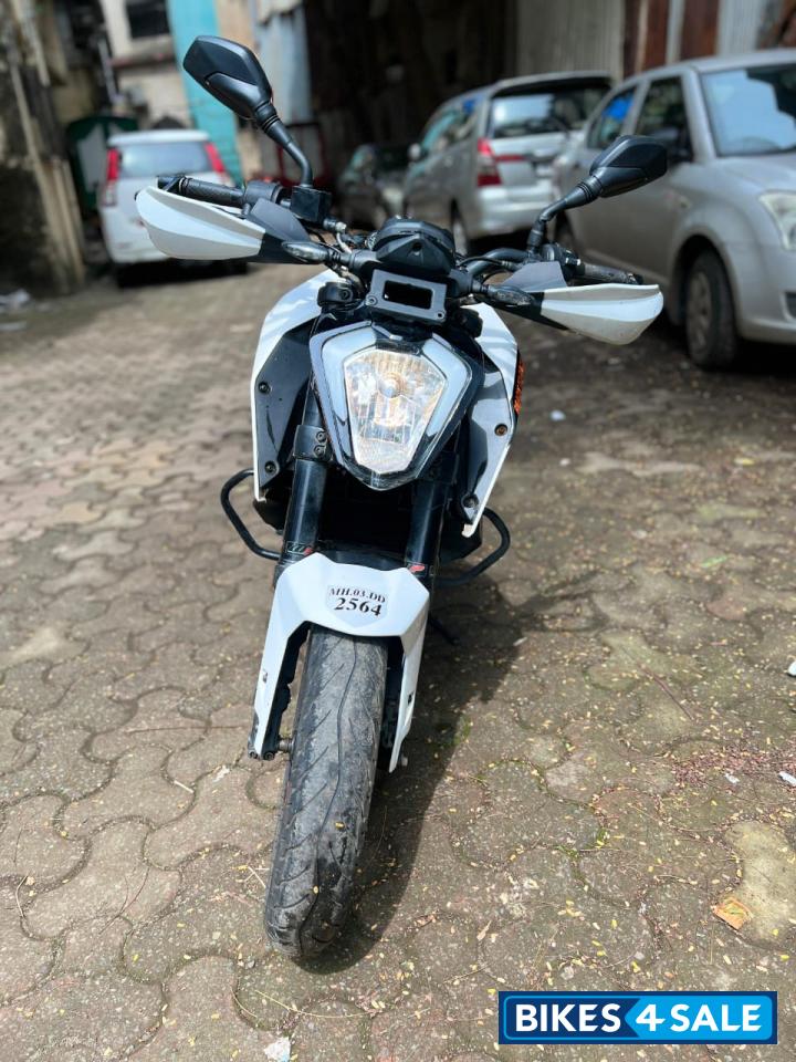 Ceramic White KTM Duke 250