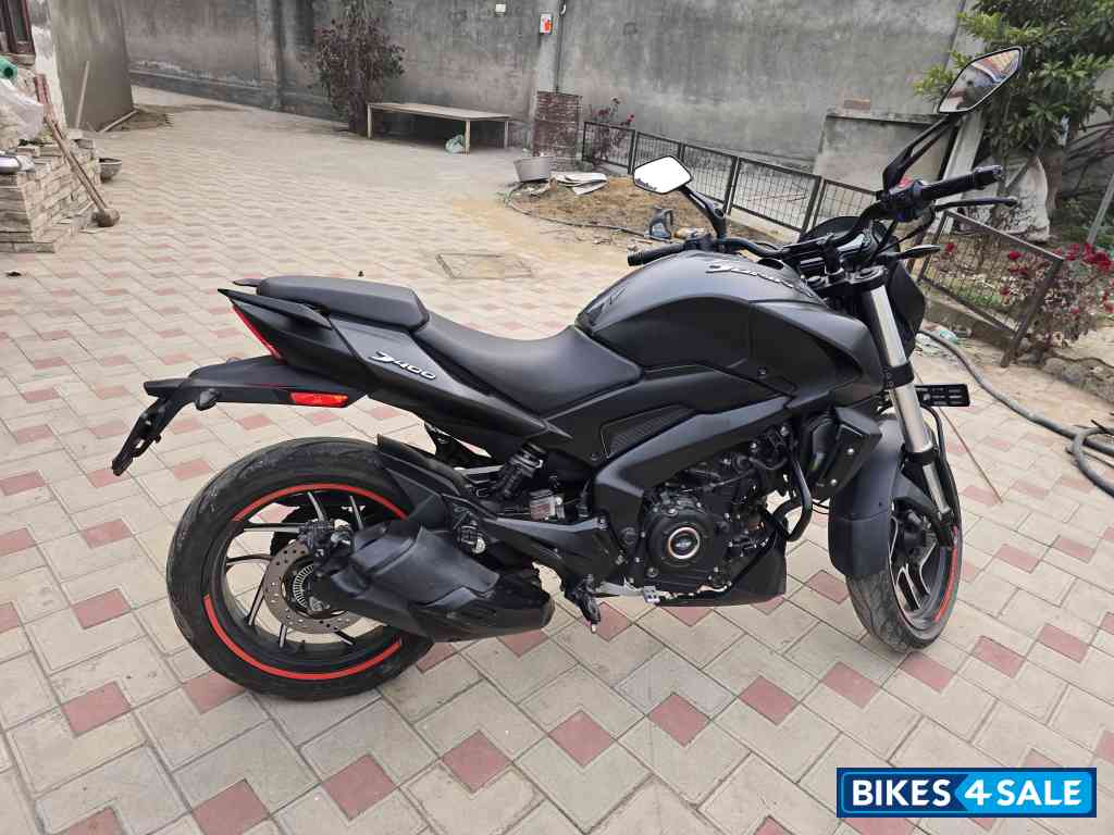 Black Bajaj Dominar 400 ABS BS6