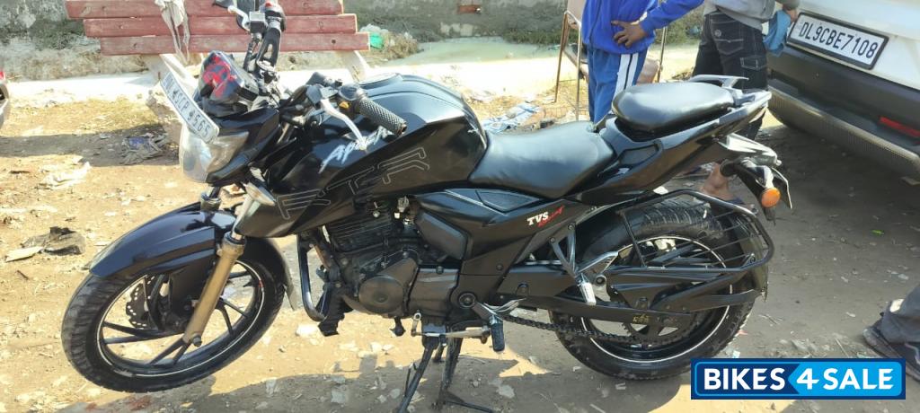 Black TVS Apache RTR 200 4V