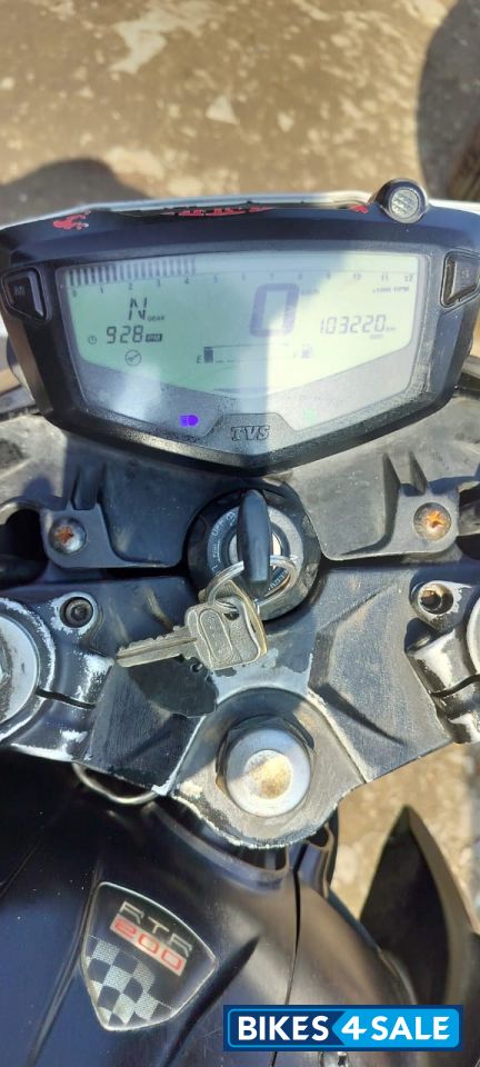 Black TVS Apache RTR 200 4V