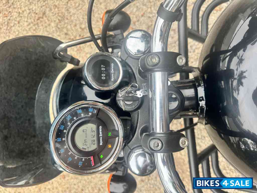 Pure Black (glossy) Royal Enfield Meteor 350 Stellar Pure Black (glossy) Royal Enfield Meteor 350 Stellar