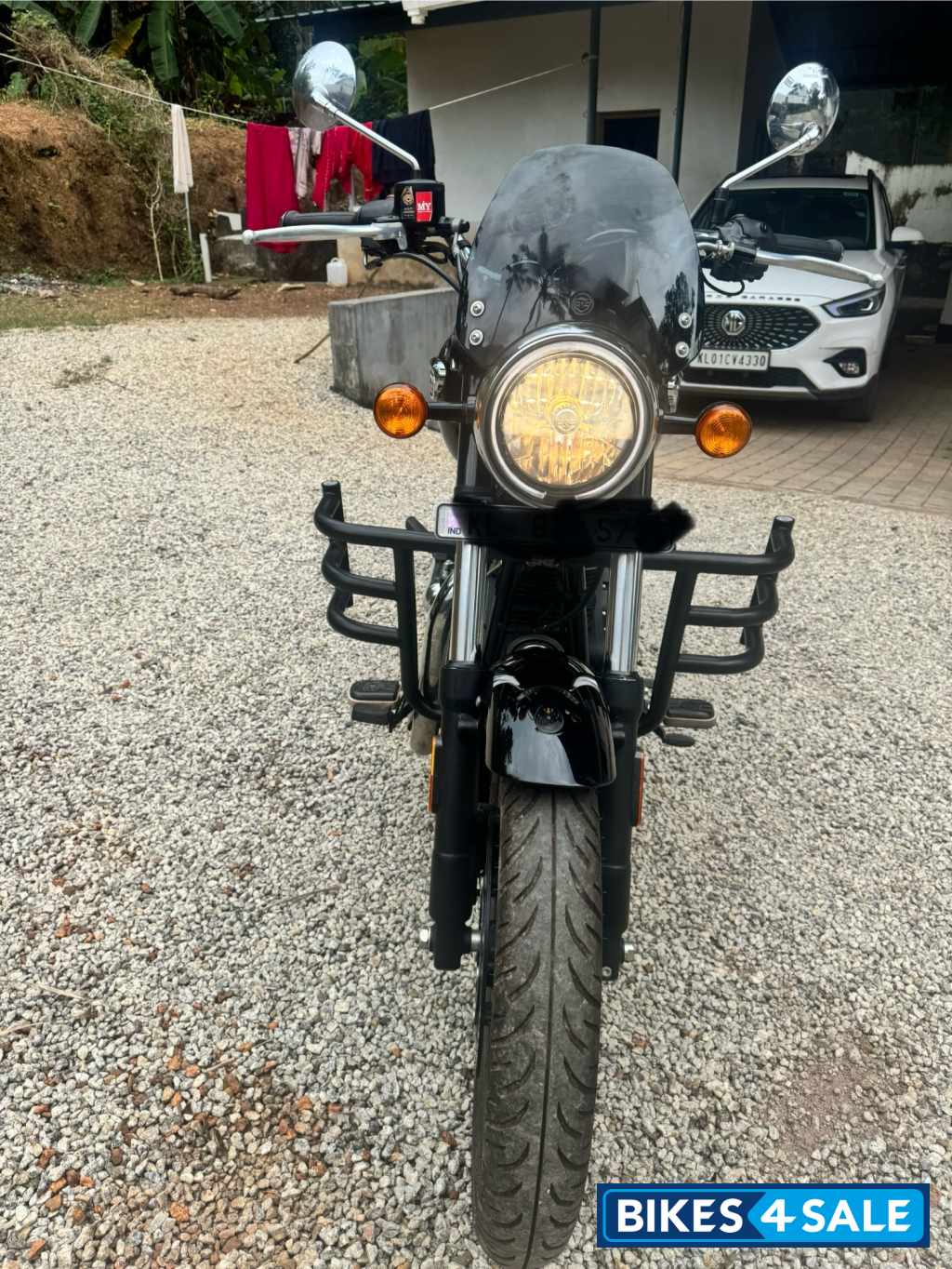 Pure Black (glossy) Royal Enfield Meteor 350 Stellar Pure Black (glossy) Royal Enfield Meteor 350 Stellar