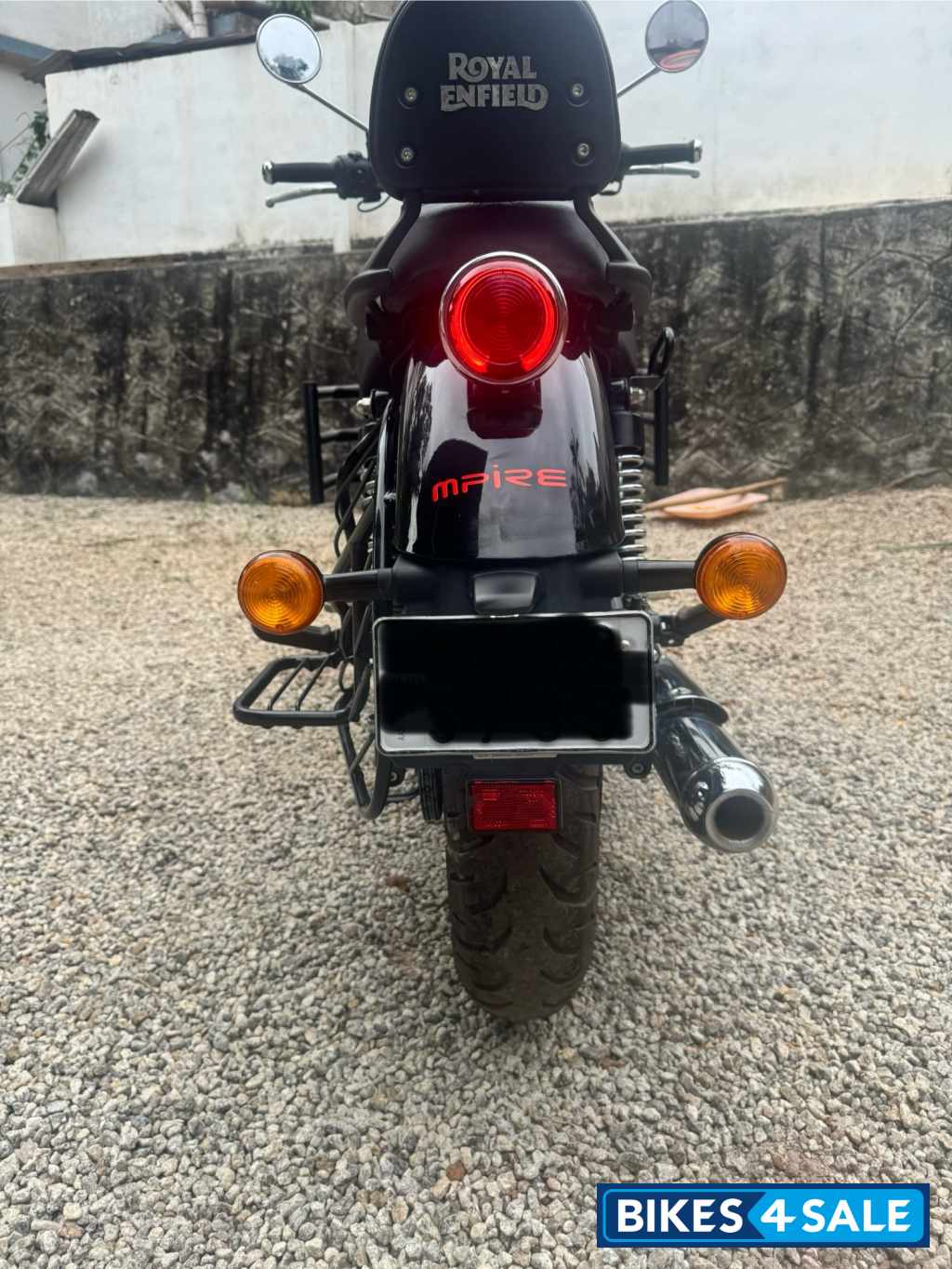 Pure Black (glossy) Royal Enfield Meteor 350 Stellar Pure Black (glossy) Royal Enfield Meteor 350 Stellar