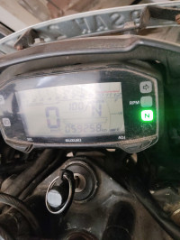 White Suzuki Gixxer 150