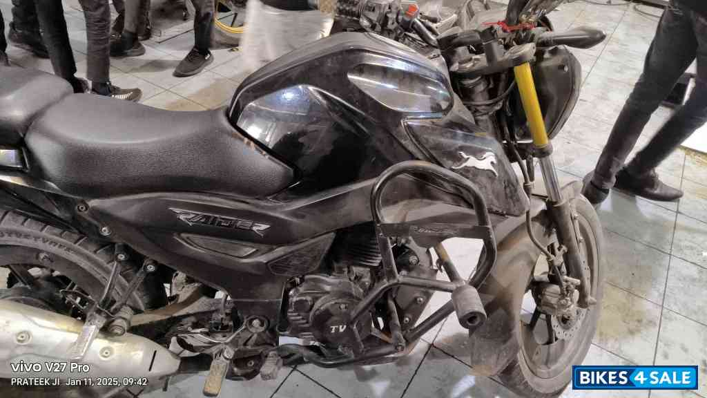 TVS Raider Split Seat