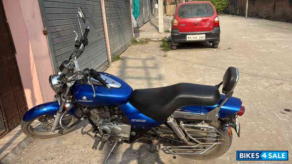 Bajaj Avenger 220 DTS-i