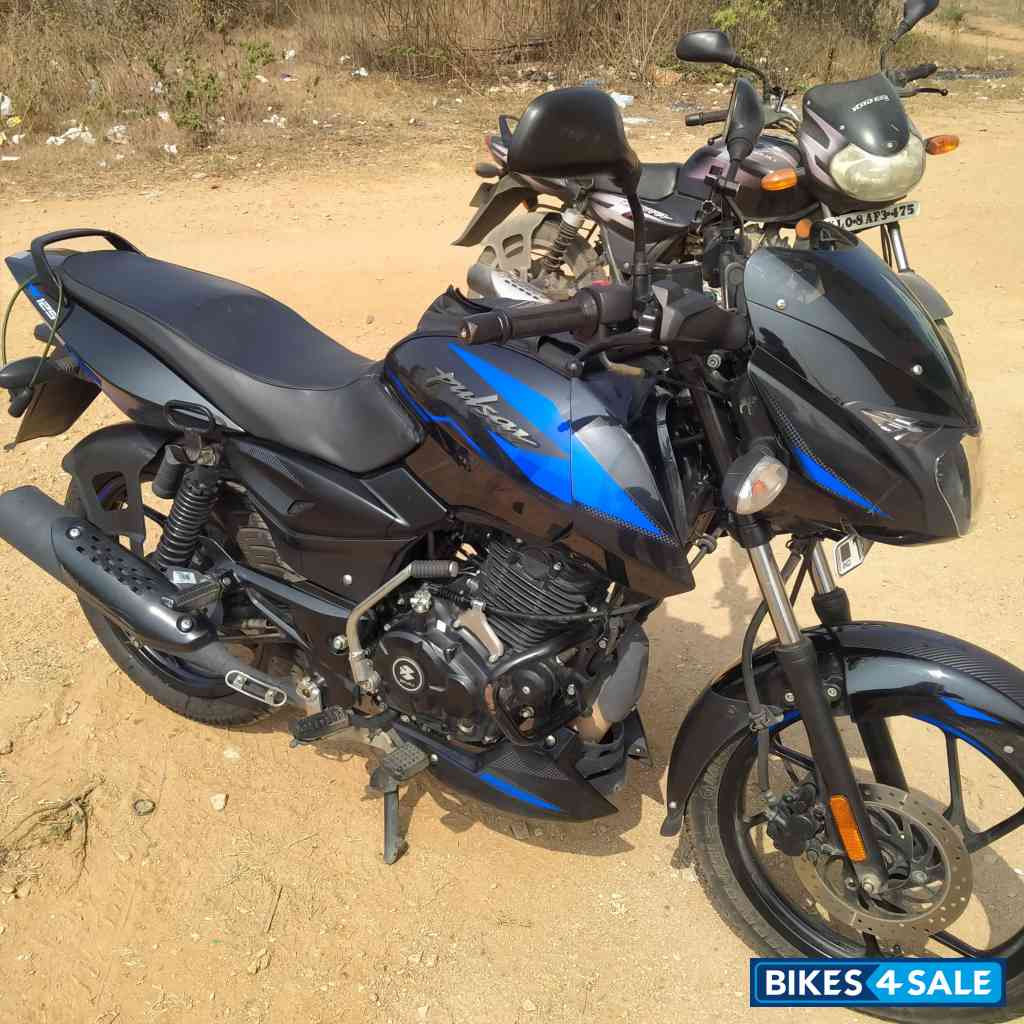 Blue Bajaj Pulsar 125 Carbon Fibre Disc Single Seat