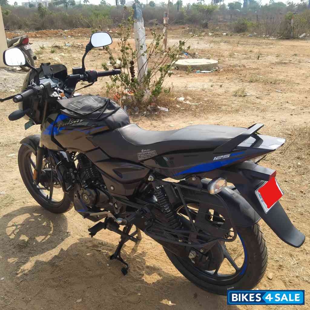 Blue Bajaj Pulsar 125 Carbon Fibre Disc Single Seat Blue Bajaj Pulsar 125 Carbon Fibre Disc Single Seat