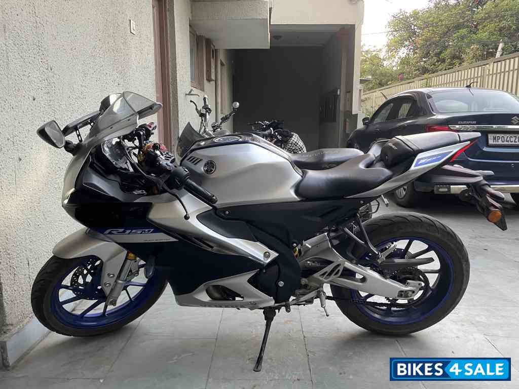 Silver Yamaha R15M