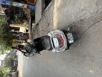 White Hero Maestro Edge 125