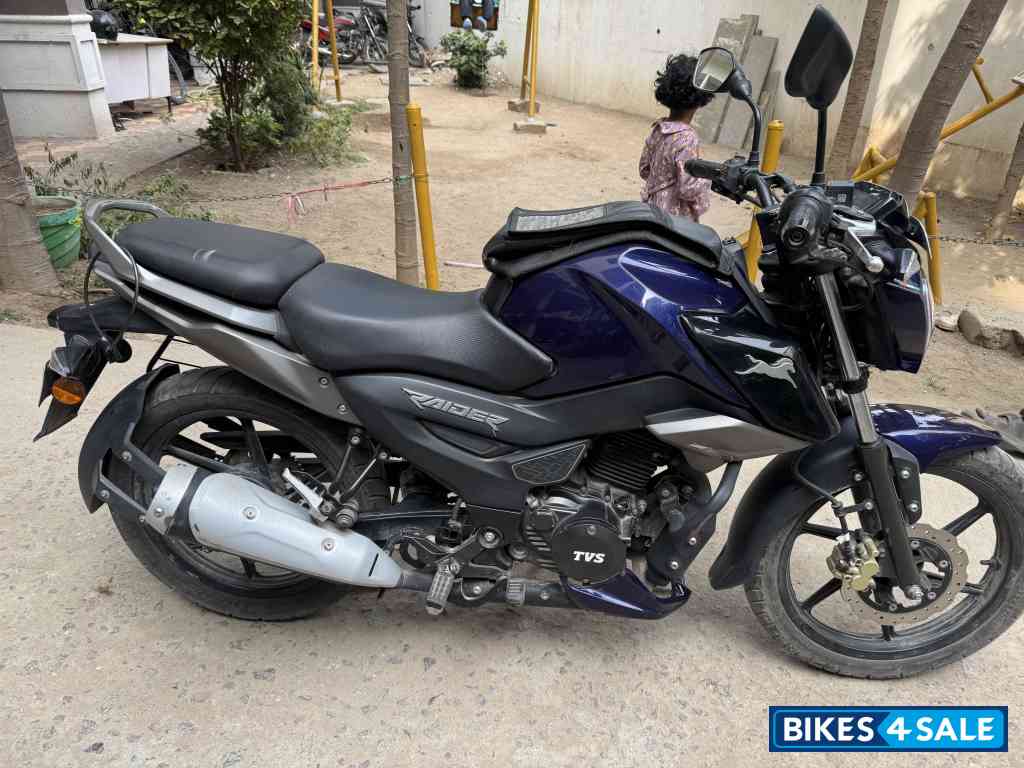Blue TVS Raider 125