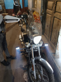 Black Bajaj Avenger Cruise 220