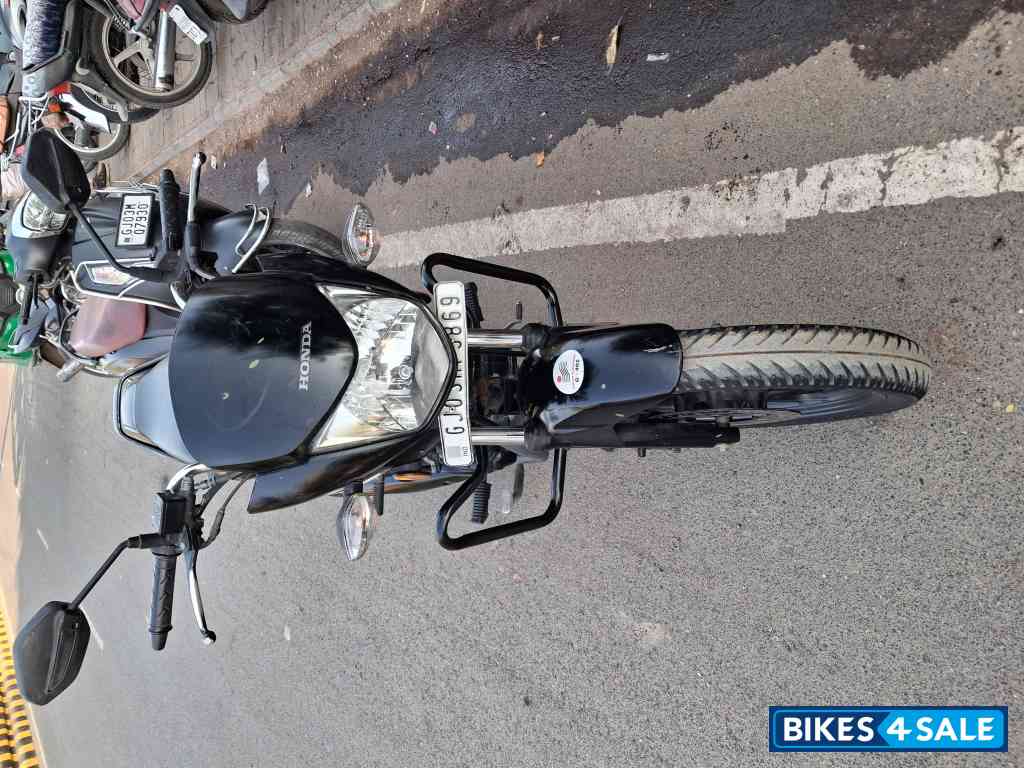 Black Honda Shine 125