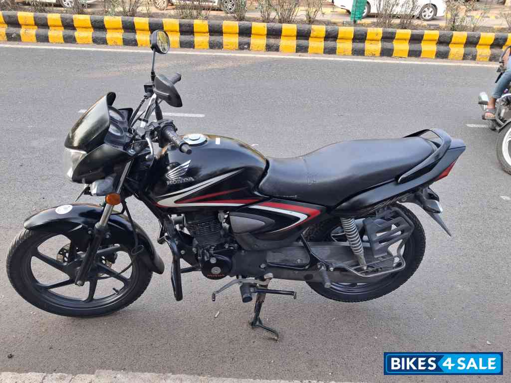 Black Honda Shine 125