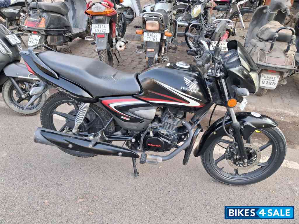 Black Honda Shine 125