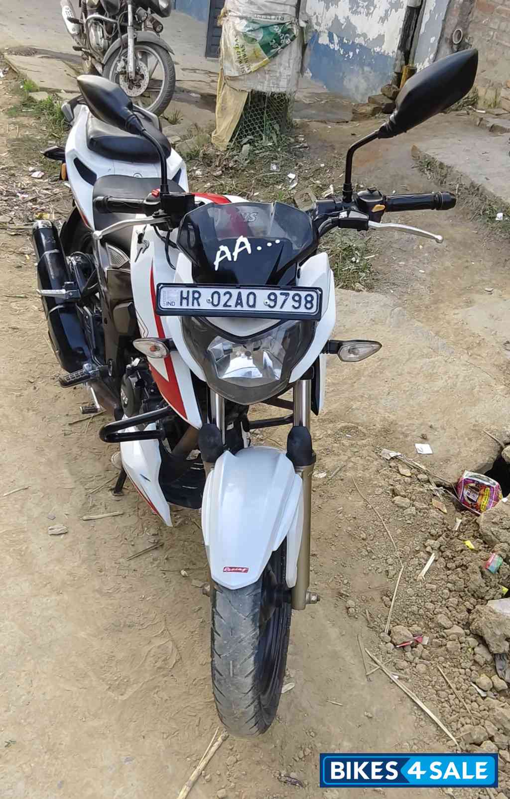 Purl White TVS Apache RTR 200 4V