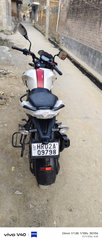 Purl White TVS Apache RTR 200 4V