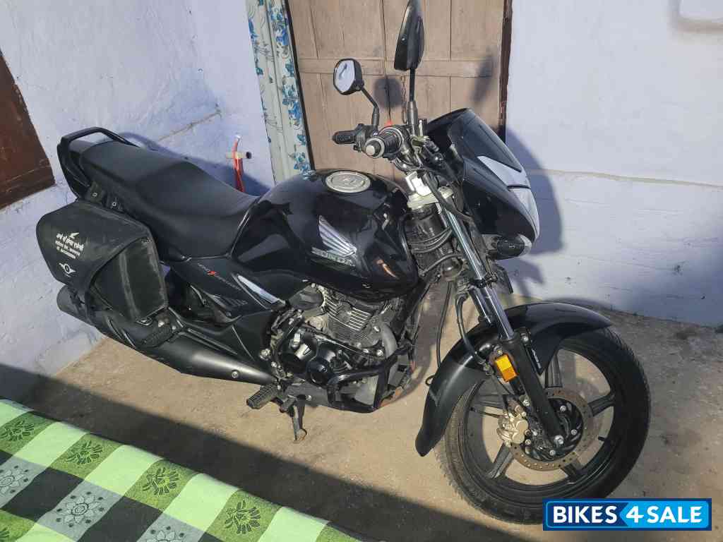 Pearl Igneous Black Honda Unicorn 160 BS6