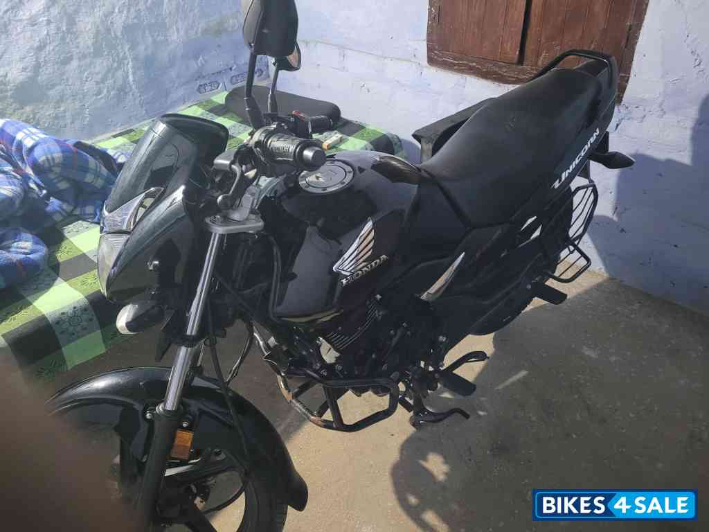 Pearl Igneous Black Honda Unicorn 160 BS6