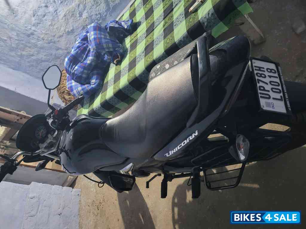 Pearl Igneous Black Honda Unicorn 160 BS6