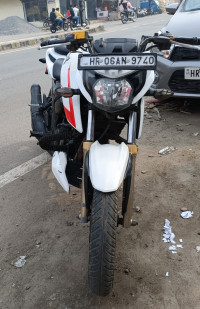 White TVS Apache RTR 200 4V