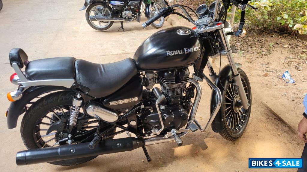 Black Royal Enfield Thunderbird 350