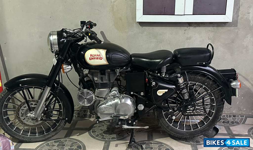 Black Royal Enfield Classic 350