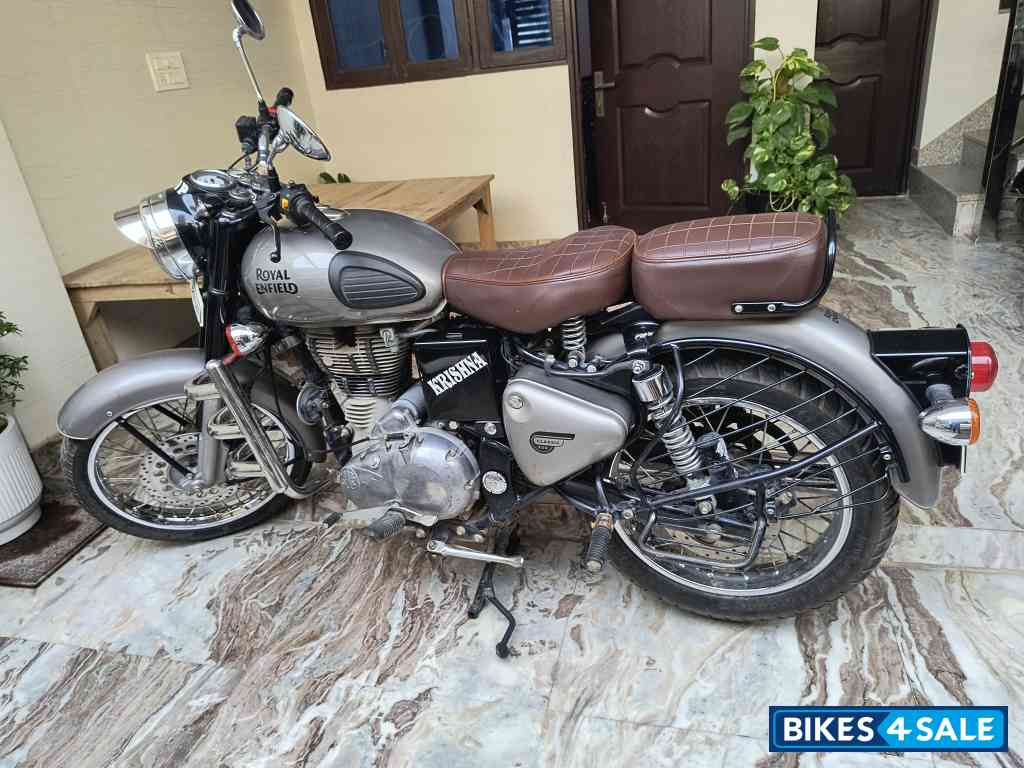 Gun Metal Gray Royal Enfield Classic 350 BS VI