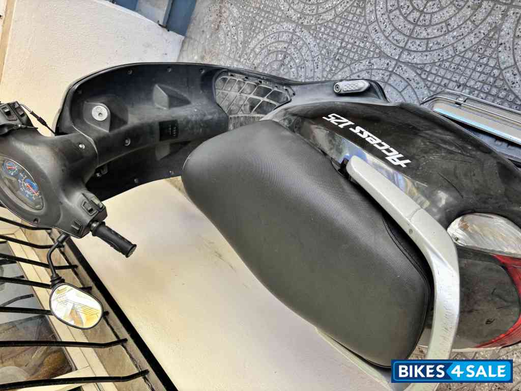 Black Suzuki Access 125 Black Suzuki Access 125