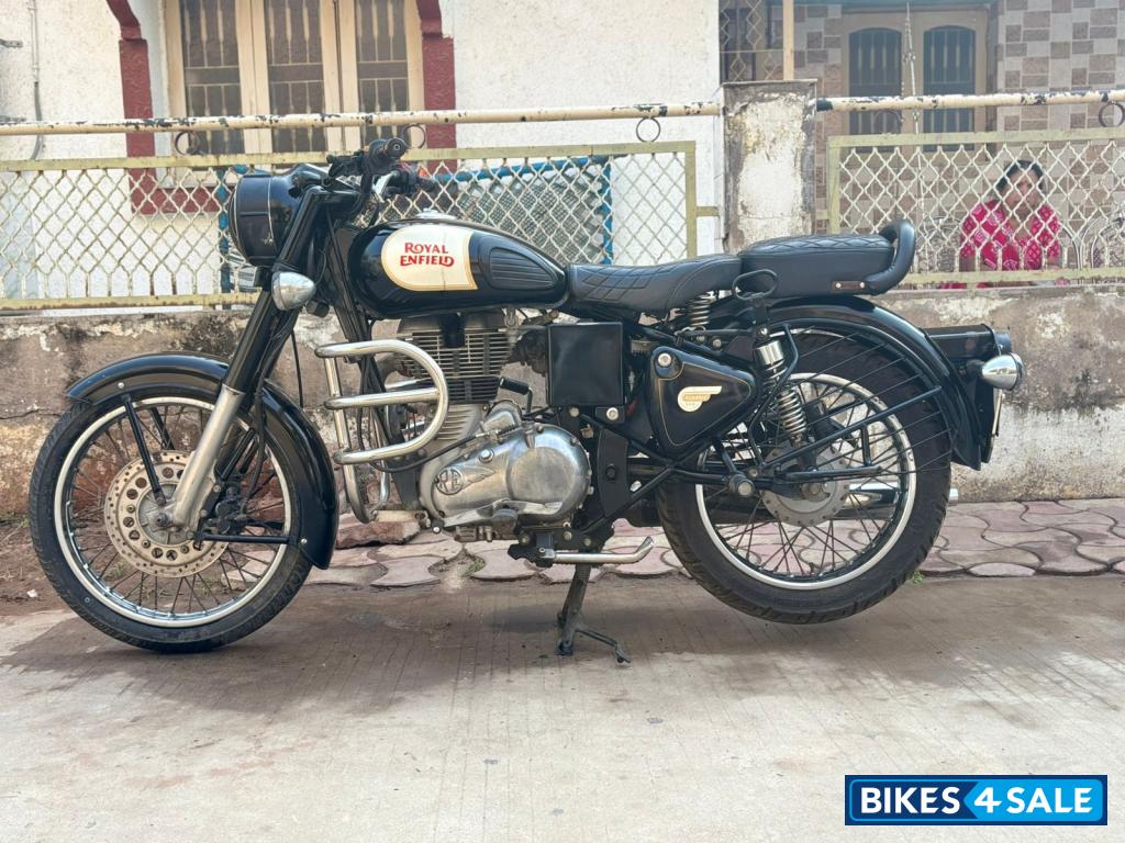 Black Royal Enfield Classic 350