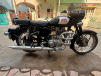 Black Royal Enfield Classic 350