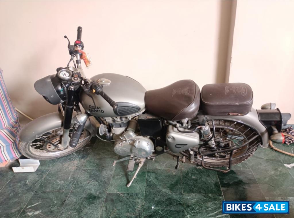 Gun Metal Grey Royal Enfield Classic Gunmetal Grey
