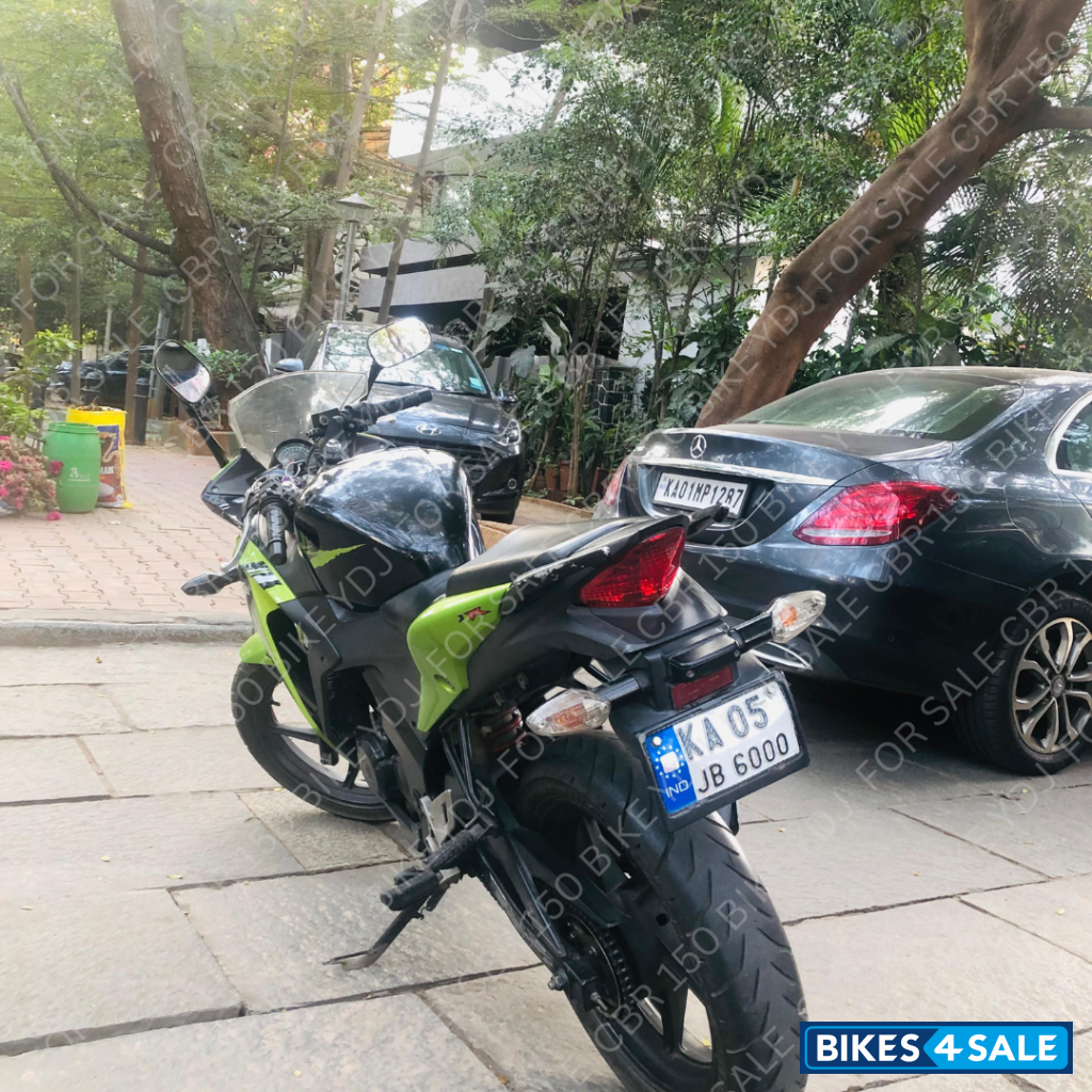 Green Honda CBR 150R