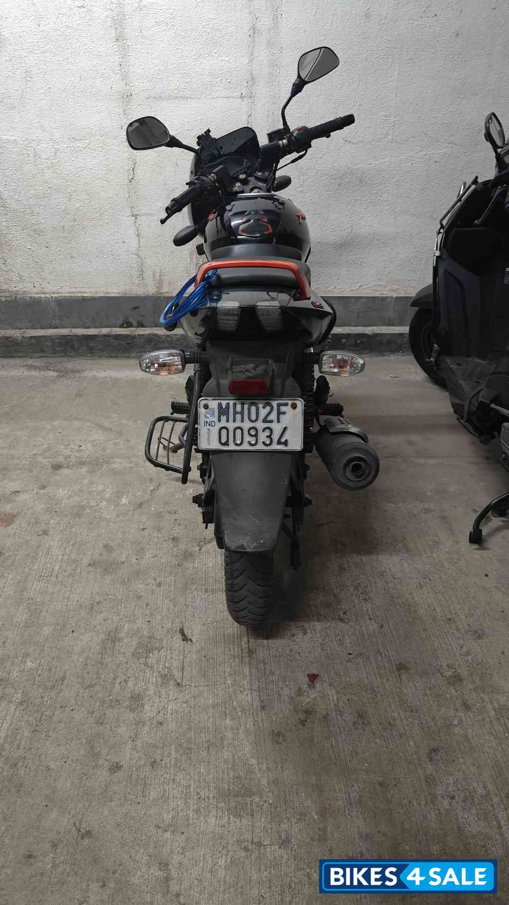 Black Bajaj Pulsar 125 Neon BS6