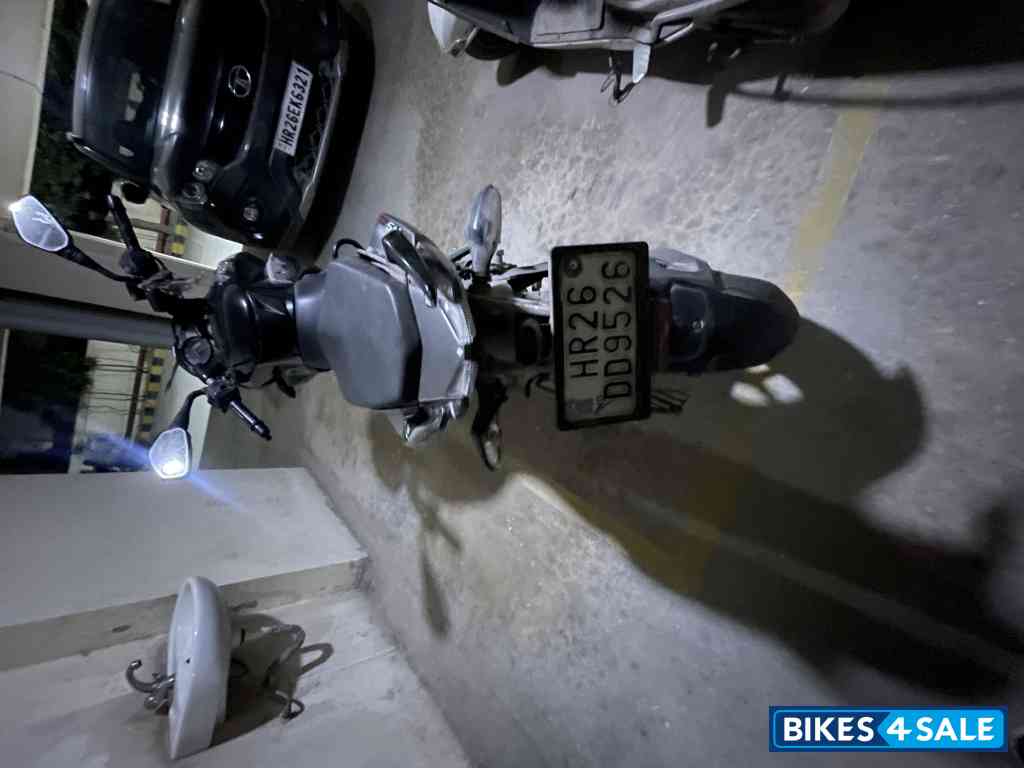 Black Bajaj Pulsar 200 NS