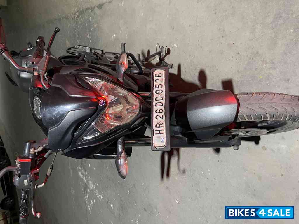 Black Bajaj Pulsar 200 NS